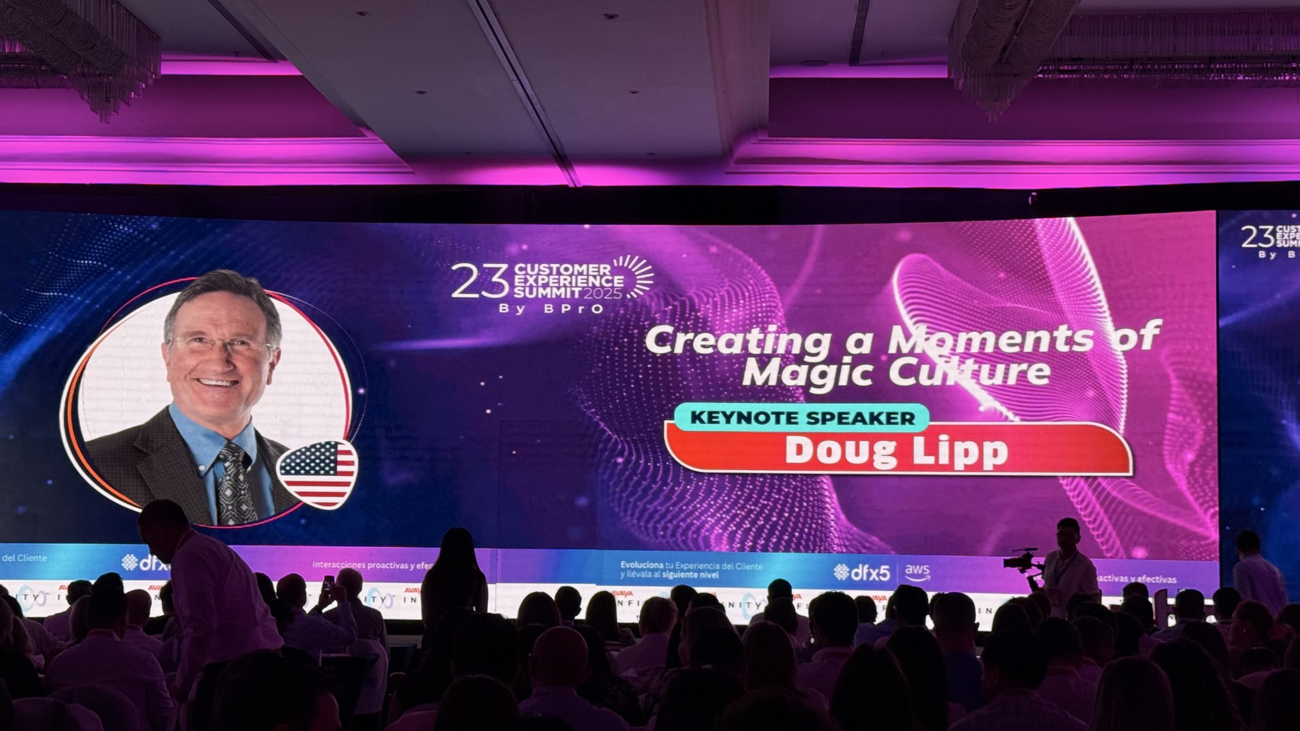 Doug Lipp en el CX Summit 2025: El corazón colectivo y la magia en la cultura empresarial